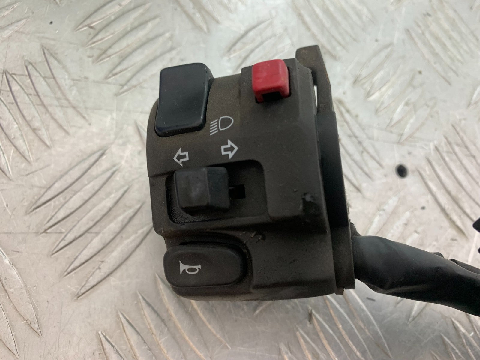 YAMAHA FZS600 FAZER 600 LEFT SWITCH GEAR YEAR 1998-2001 (CMB1267)