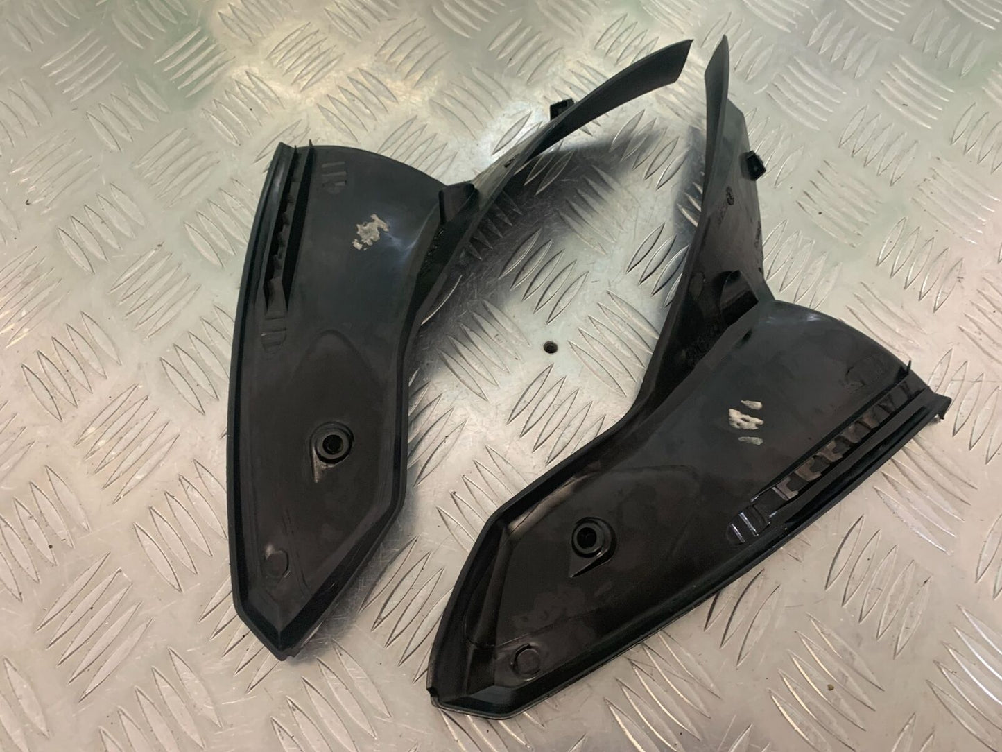 TRIUMPH 1050 SPRINT GT TOP FAIRING INFILLS  YEAR 2010-2014 (STOCK 979)