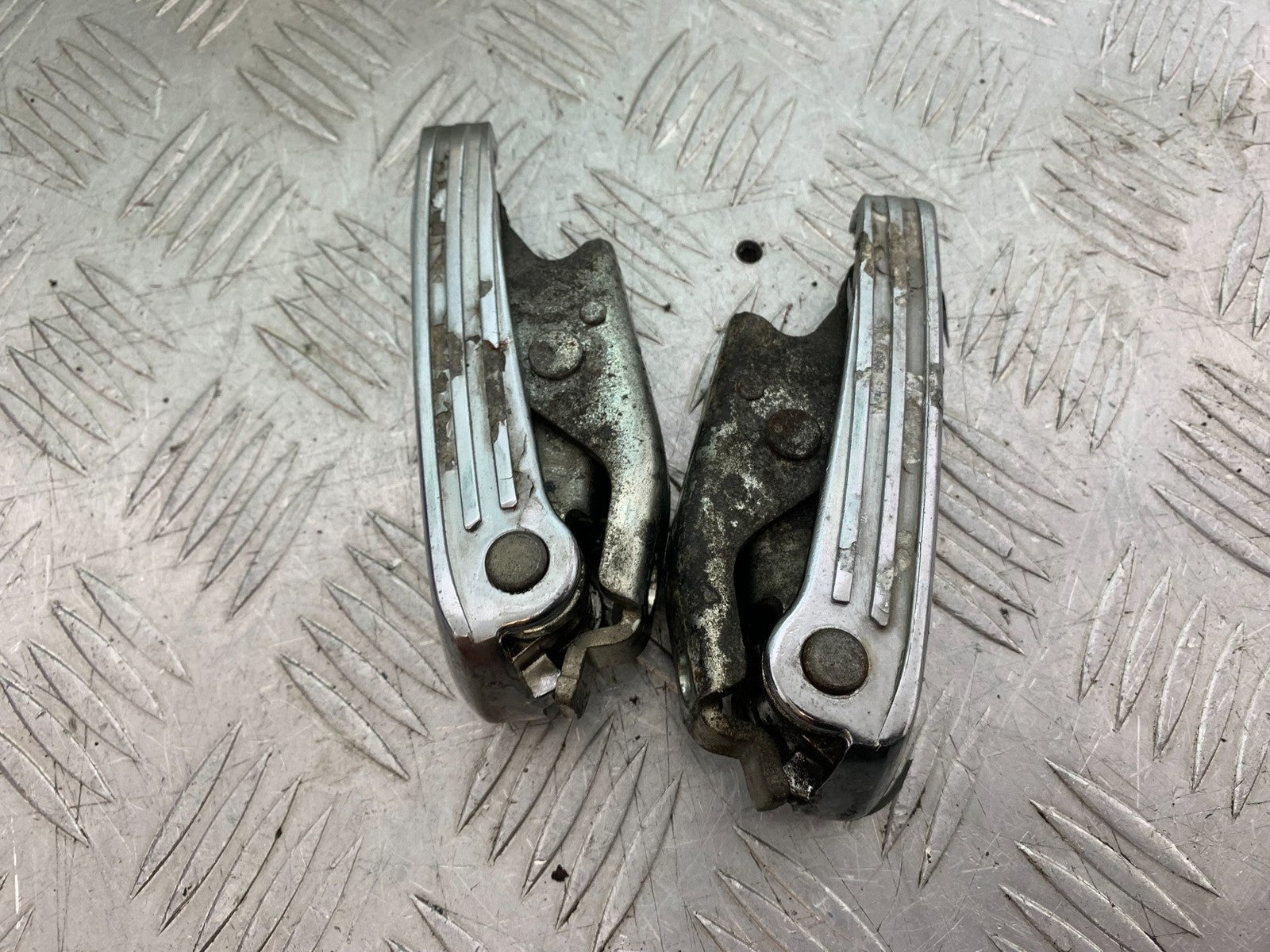 PIAGGIO VESPA GT125 L FOOTPEGS   YEAR 2003 (CMB1300)