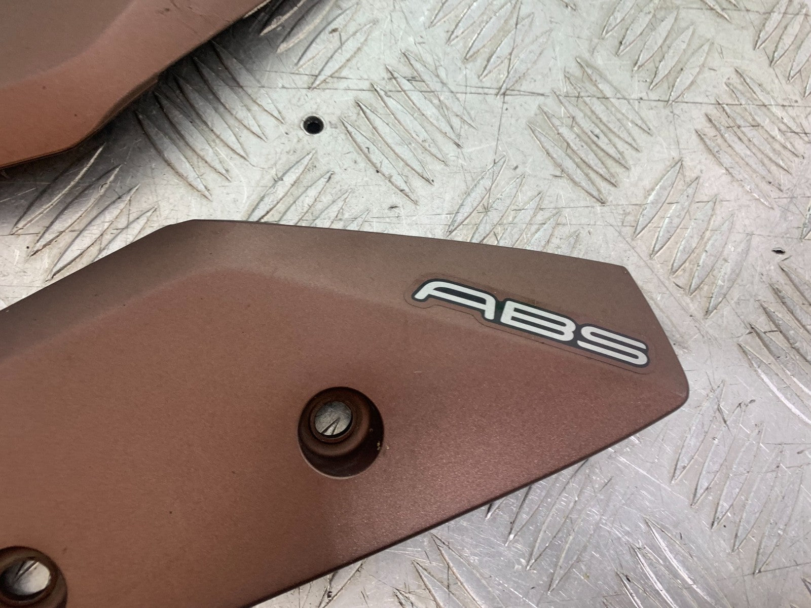 YAMAHA XMAX 300 LEFT AND RIGHT INFILL PANELS   YEAR 2017-2020 (CMB1218)