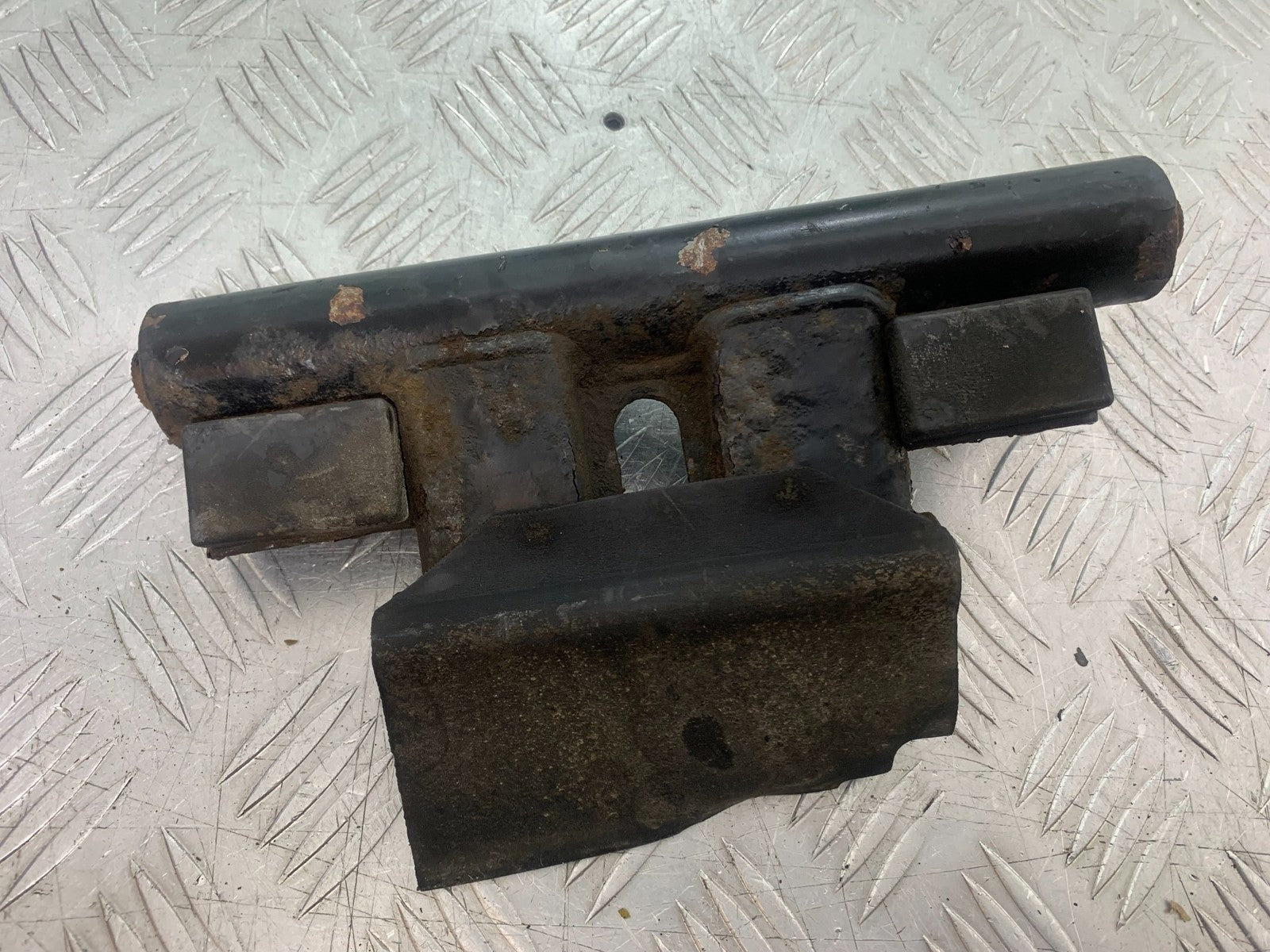 SUZUKI AN 200 UH 200 ENGINE MOUNT YEAR 2007-2009 (CMB1256)