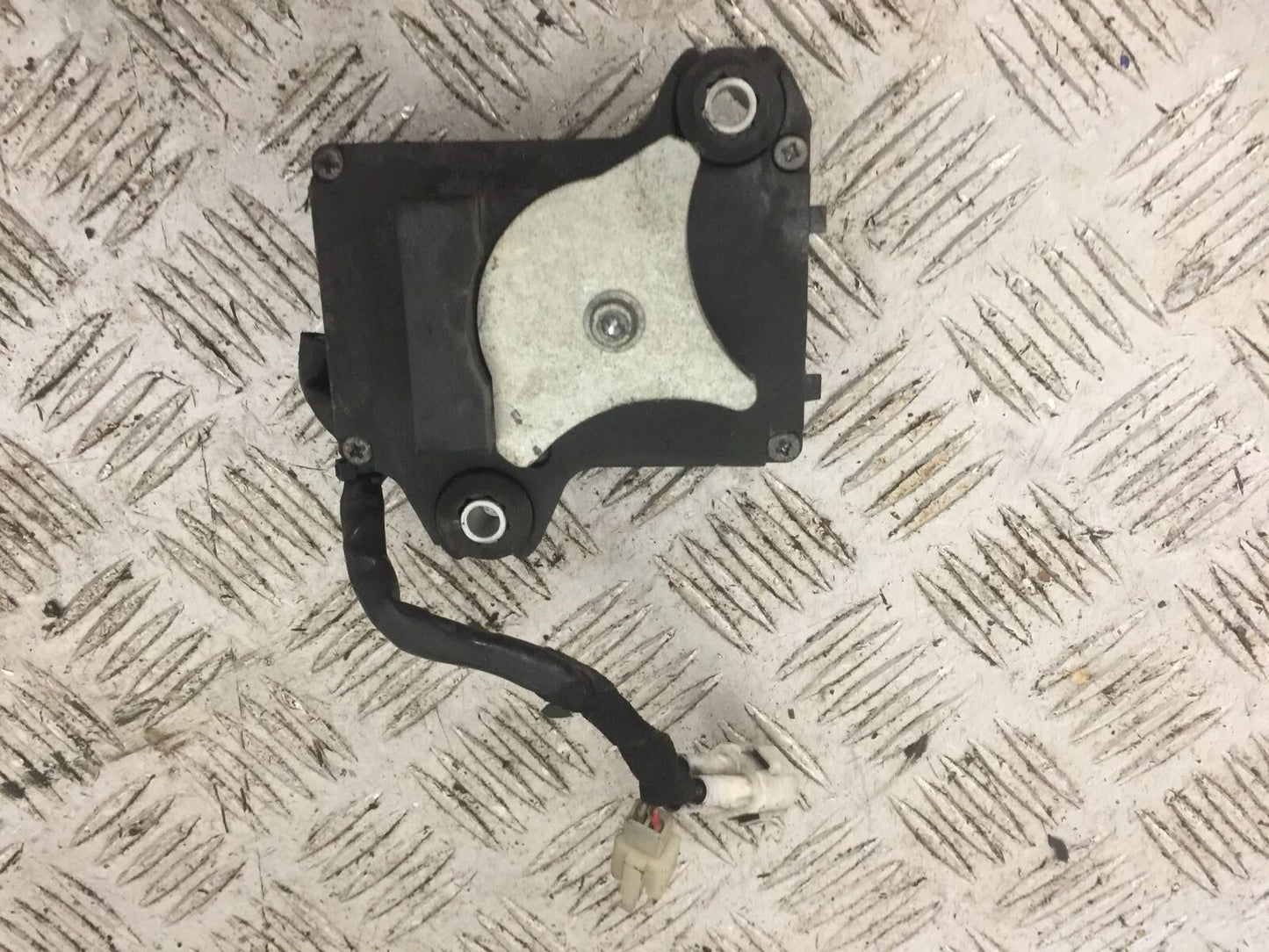 SUZUKI VLR1800 VLR 1800 REGULATOR  YEAR 2010 (STOCK 815)