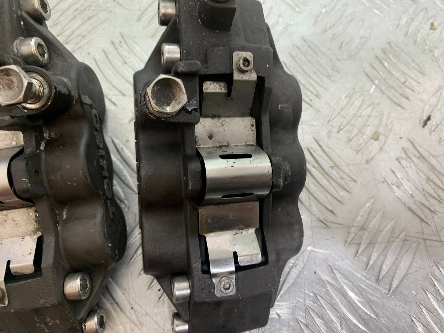 SUZUKI GSF1200 GSF 1200 BANDIT FRONT BRAKE CALIPERS  YEAR 2001-2004 (CMB1188)