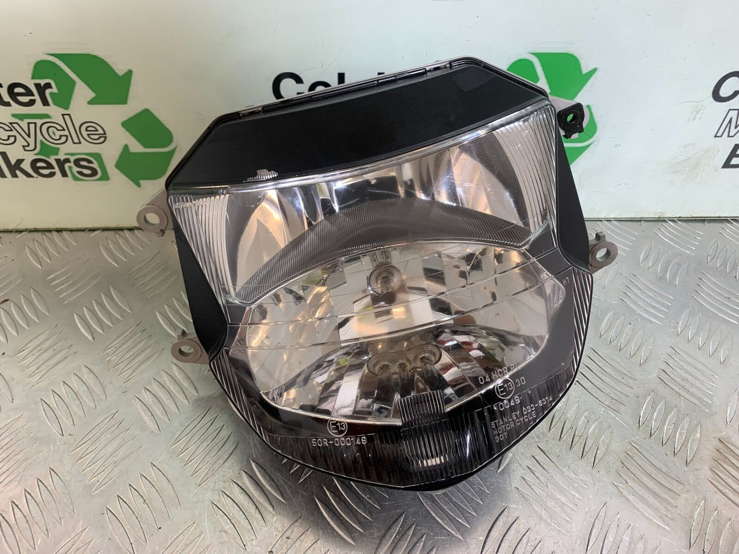 HONDA CBR1100 BLACKBIRD HEADLIGHT  YEAR 1996-1998 (CMB1017)
