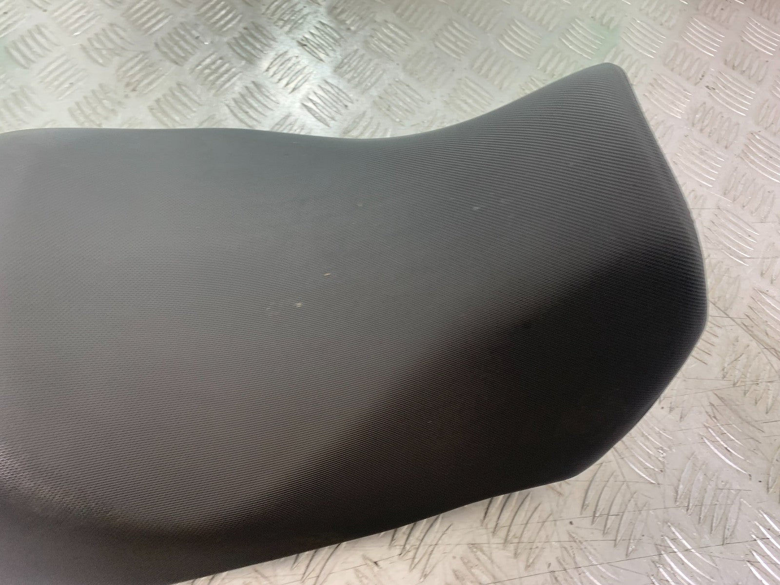TRIUMPH 1050 SPRINT ST SEAT  2003-2011 (CMB1285)