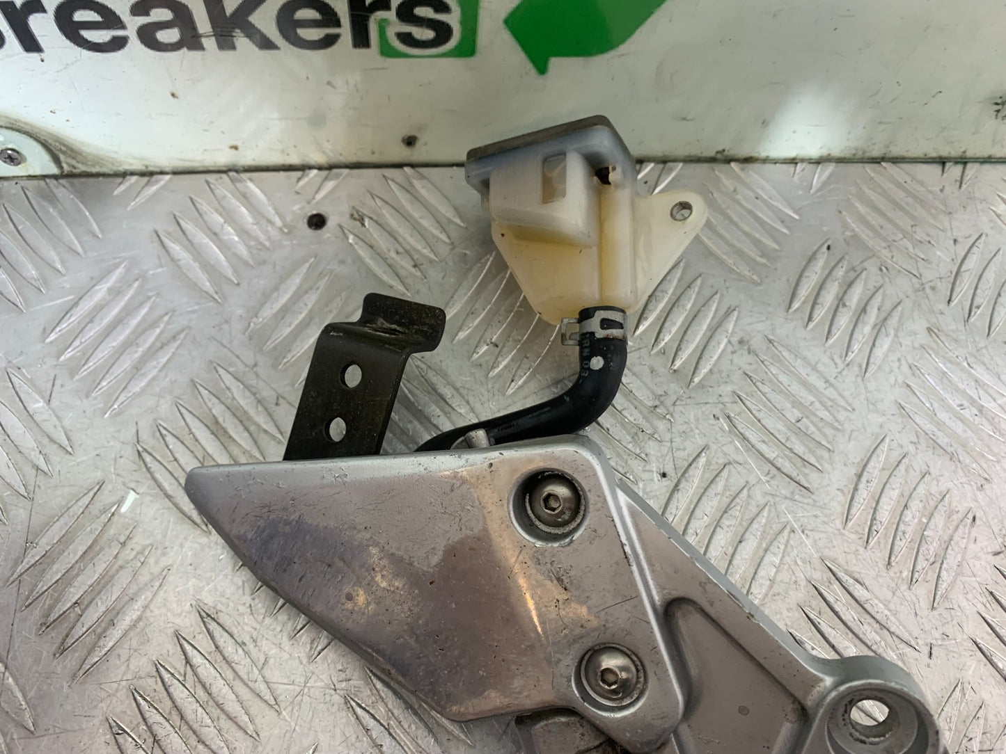 SUZUKI SV1000 SV 1000 S FRONT RIGHT HANGER   YEAR 2003-2007 (CMB1293)