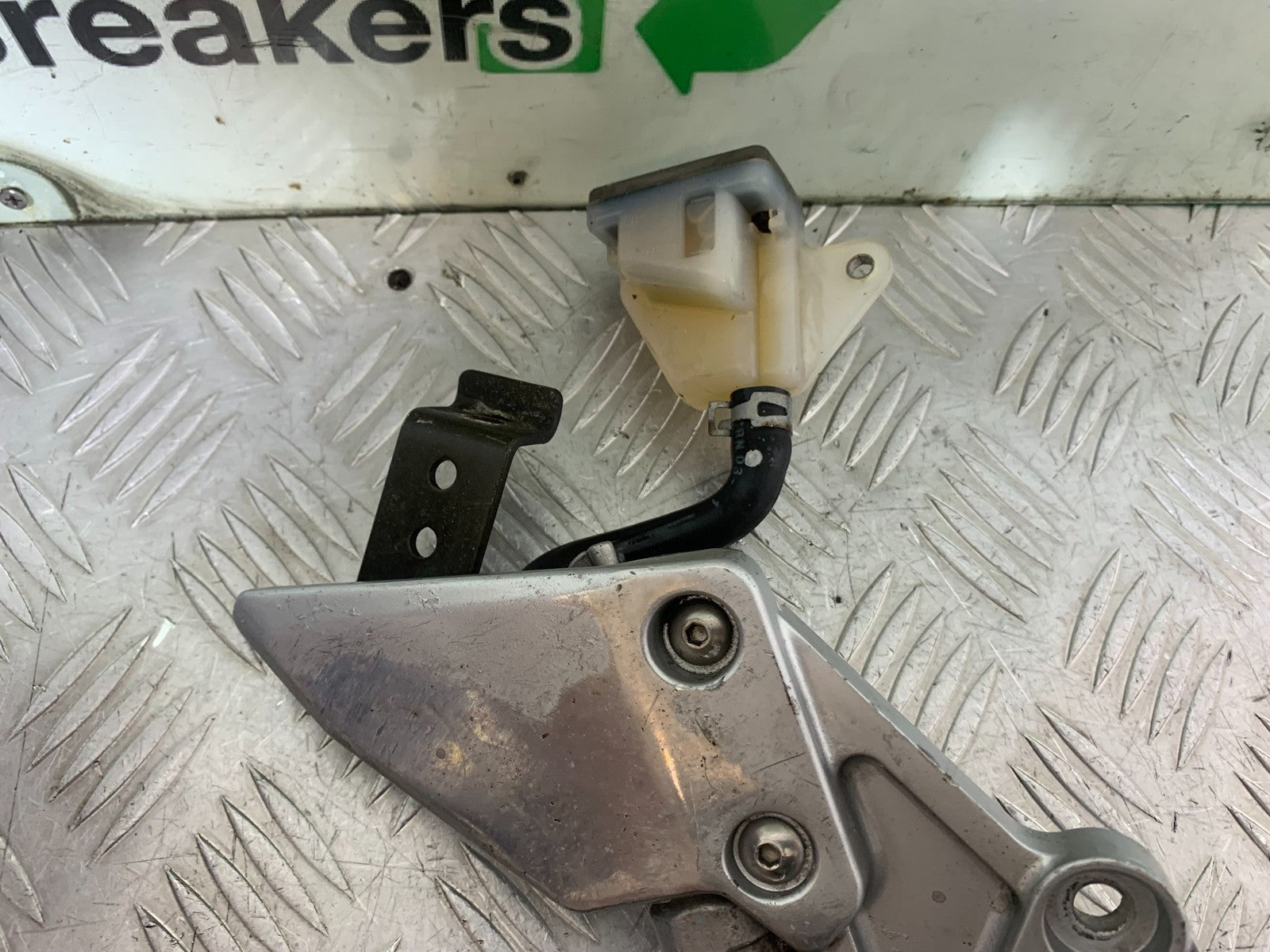 SUZUKI SV1000 SV 1000 S FRONT RIGHT HANGER   YEAR 2003-2007 (CMB1293)