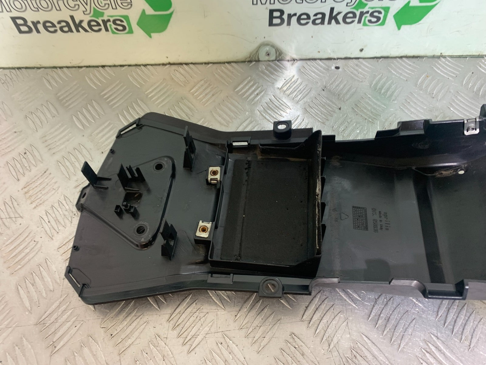 APRILIA RSV4 FACTORY UNDERTRAY   YEAR 2009-2012 (CMB1224)