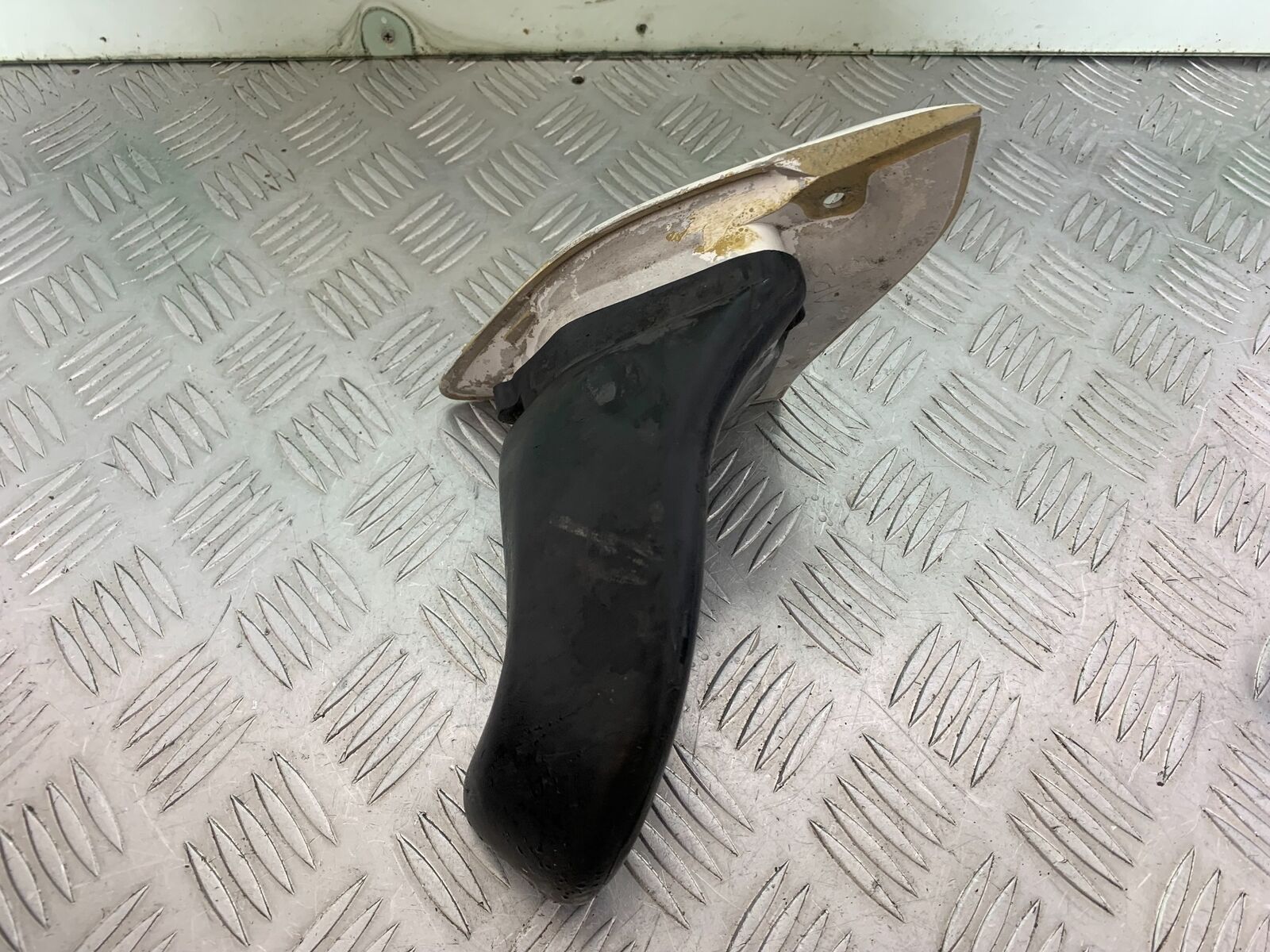 YAMAHA FJ1100 FJ 1100 LEFT AIR TUBE  YEAR 1984-1985 (CMB1101)
