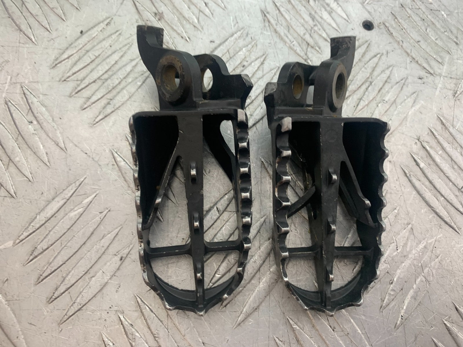 KAWASAKI KXF250 KXF 250 FOOTPEGS  YEAR 2006-2008 (CMB1309)