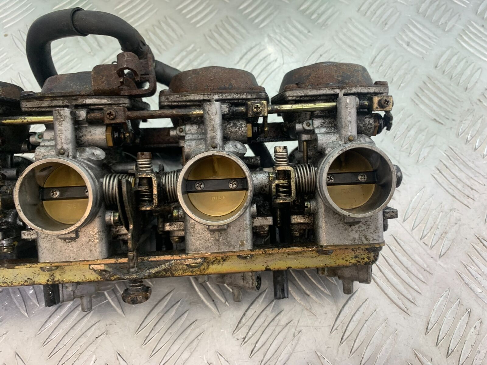 YAMAHA FJ1100 FJ 1100 CARBS  YEAR 1984-1985 (CMB1101)