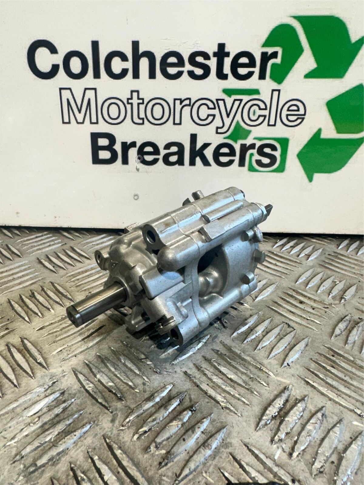 HONDA CBR1100 XX BLACKBIRD OIL PUMP YEAR 1996-1998 (CMB1017)