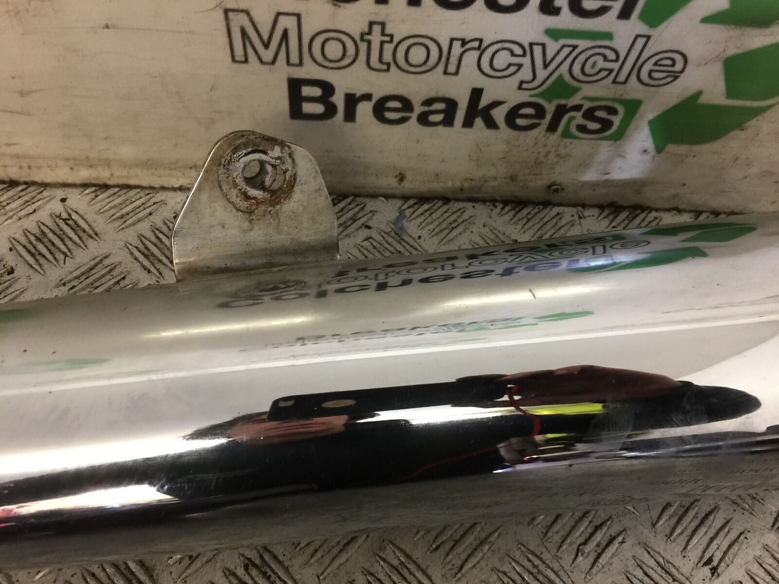 YAMAHA XJR1300 XJR 1300 LEFT SILENCER YEAR 1999-2005  (STOCK 708)
