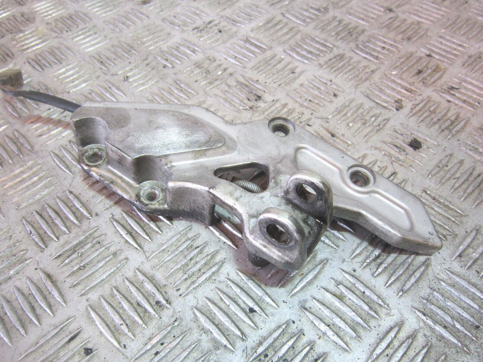 KAWASAKI ZZR1100 ZZR 1100 D FRONT RIGHT HANGER YEAR 1996