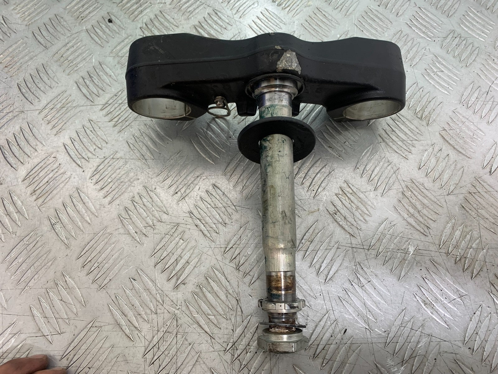 TRIUMPH SPEED TRIPLE R 1050 BOTTOM YOKE   2009 (CMB1183)