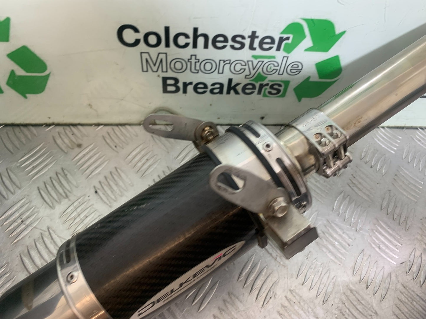 TRIUMPH 1050 SPRINT ST DELKEVIC CARBON SILENCER   2004-2007 (CMB1197)