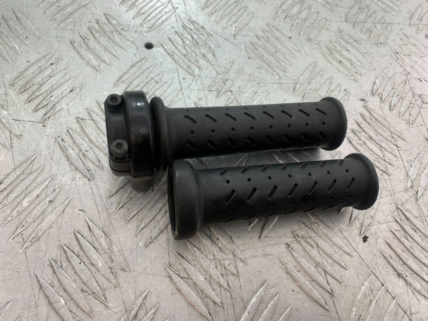 APRILIA TUONO 1000 V4R THROTTLE AND GRIP  YEAR 2011-13  (CMB1331)