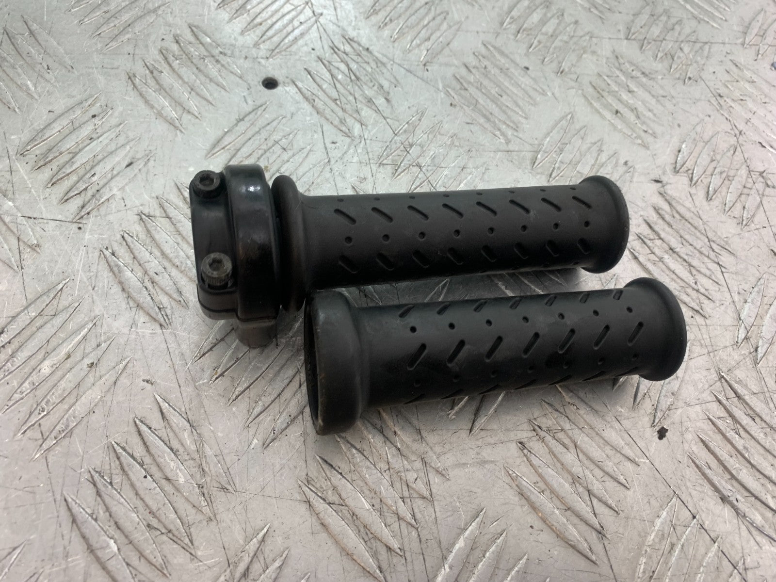 APRILIA TUONO 1000 V4R THROTTLE AND GRIP  YEAR 2011-13  (CMB1331)