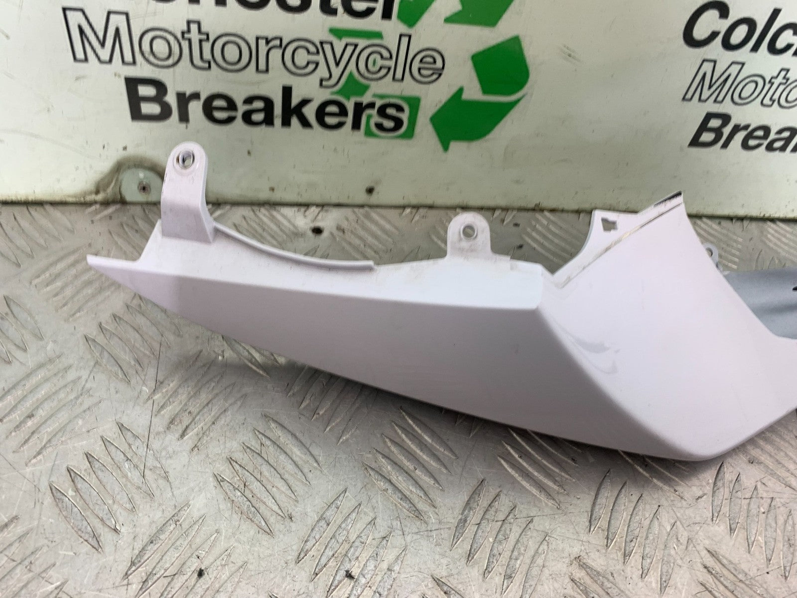 KAWASAKI ZX10R ZX10 R RIGHT SEAT PANEL  2008-2010 (CMB1301)