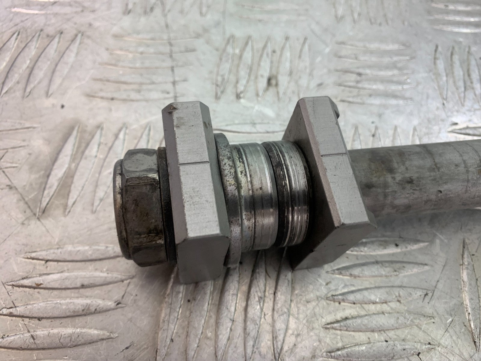 HONDA CBR1000 RR CBR 1000RR FIREBLADE REAR WHEEL SPINDLE 2008-2011 (CMB1179)