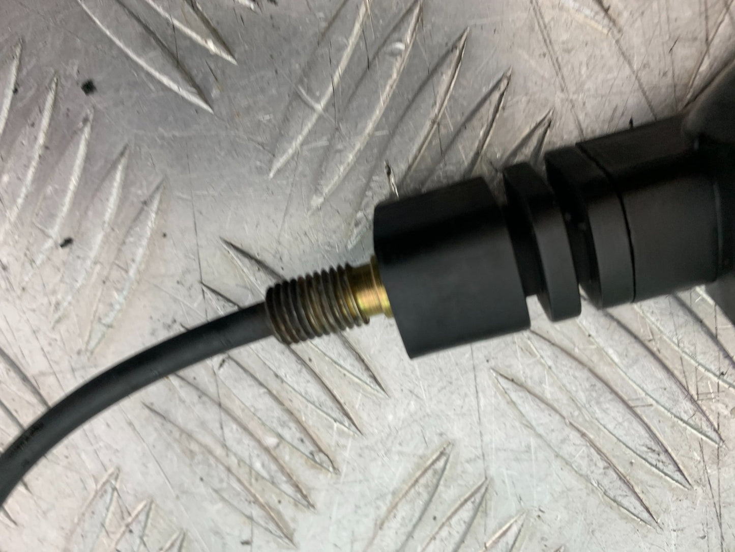 TRIUMPH 955i DAYTONA FRONT LEFT INDICATOR YEAR 2002-2006 (CMB1229)
