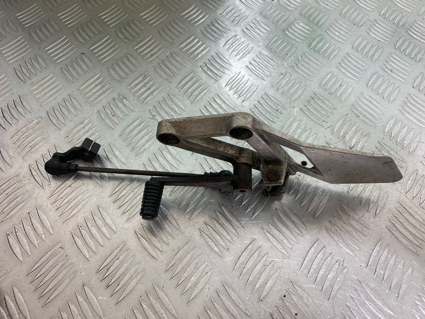 HONDA CBR600 CBR 600 F2 FRONT LEFT HANGER    YEAR 1991-1993 (CMB1114)