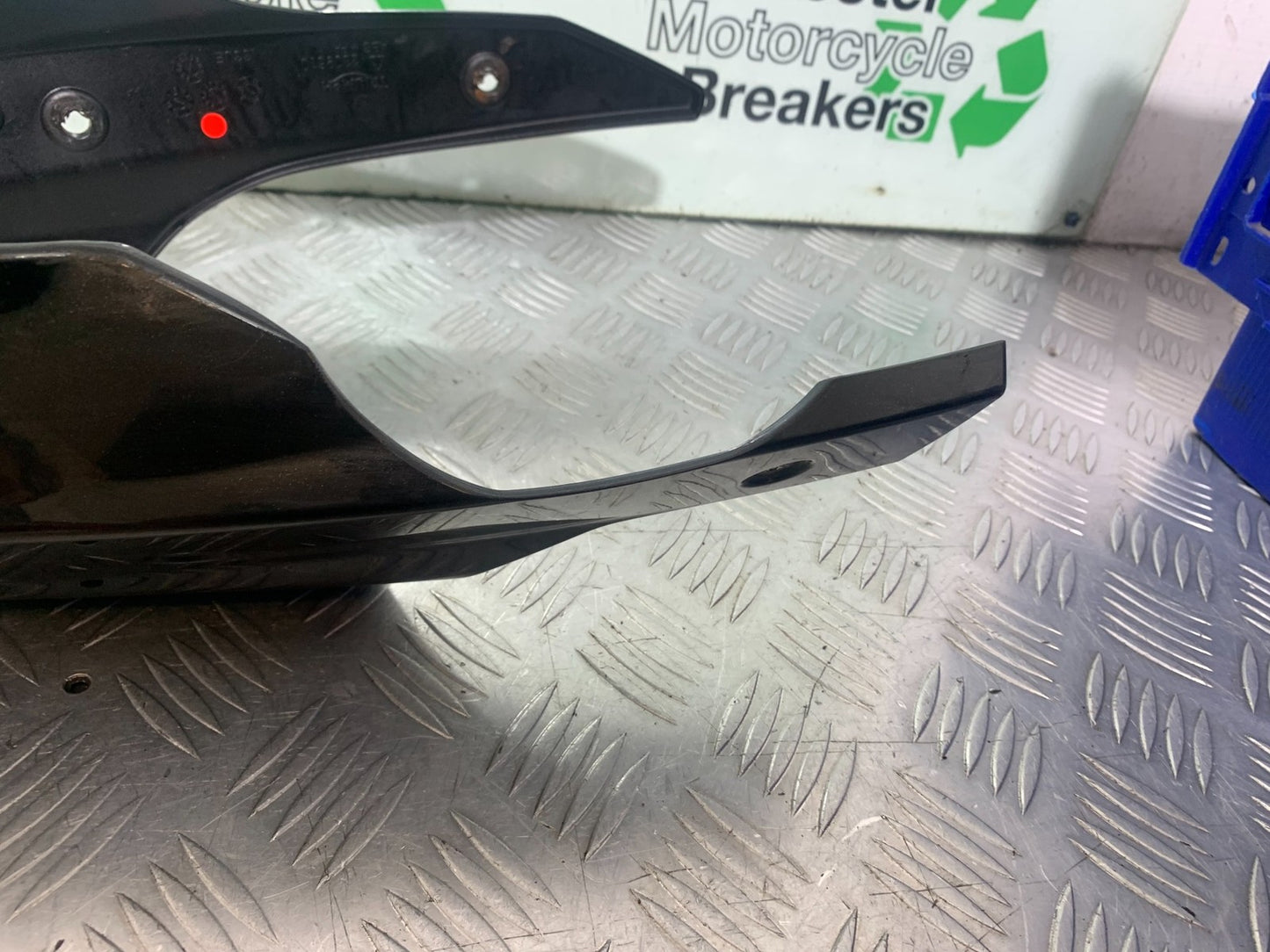 TRIUMPH 675 STREET TRIPLE BELLYPAN   2013-2016 (CMB1186)