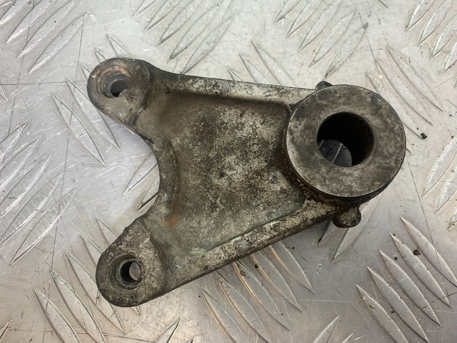 KAWASAKI ZZR1100 D REAR CALIPER BRACKET  YEAR 1993-2001 (CMB1164)