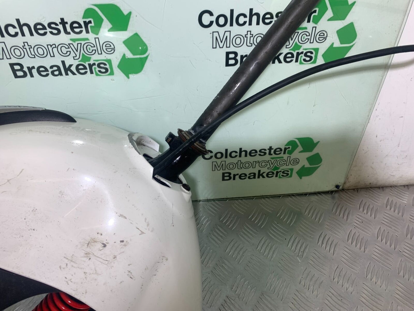 PIAGGIO VESPA GTS 300 FORKS MUDGUARD SHOCK   YEAR 2010 (CMB1062)