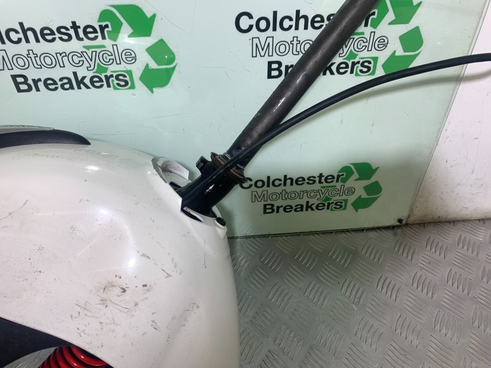 PIAGGIO VESPA GTS 300 FORKS MUDGUARD SHOCK   YEAR 2010 (CMB1062)