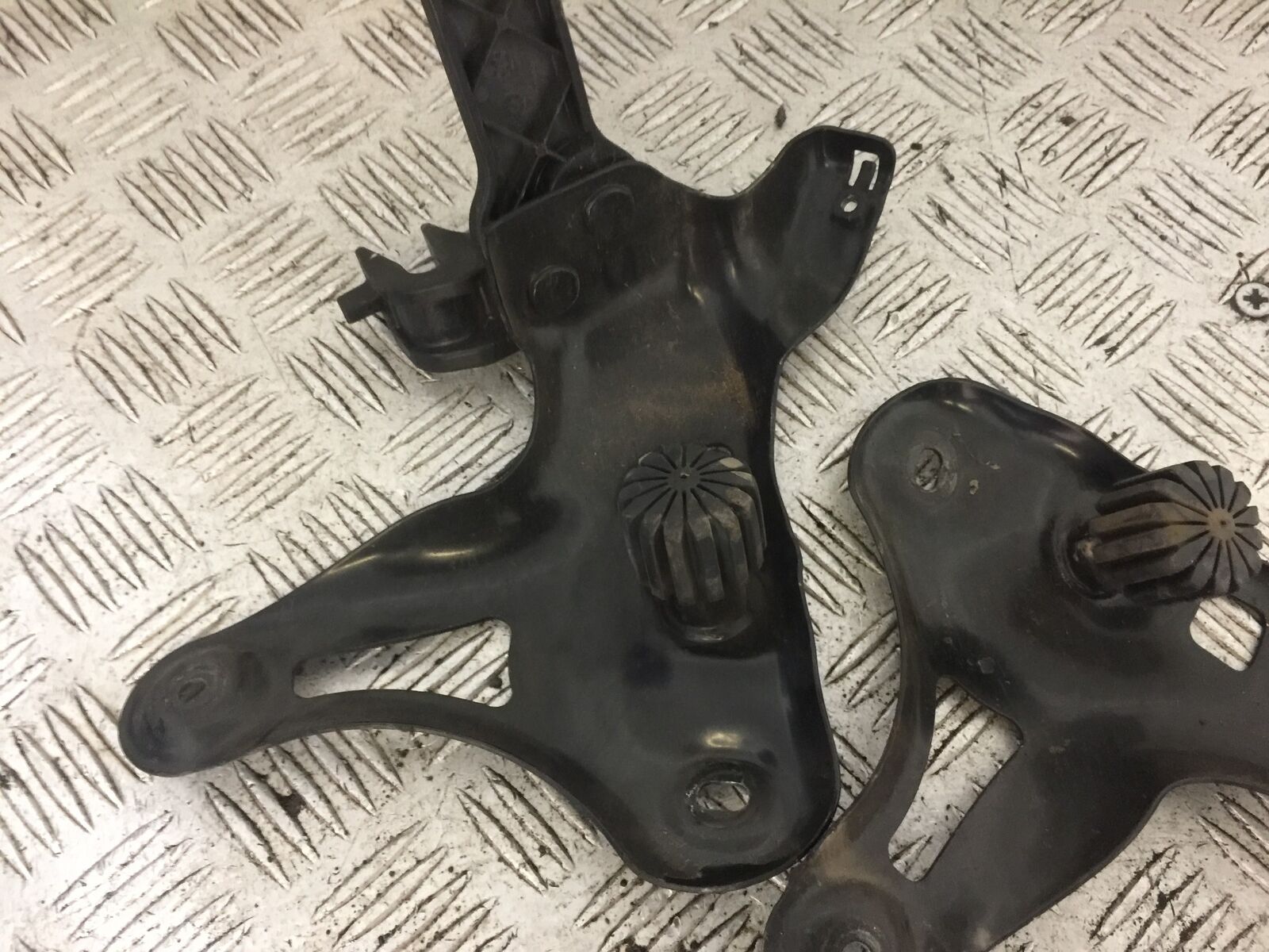 TRIUMPH TROPHY 1215 SE TANK BRACKETS    2012-2017 (STOCK 740)