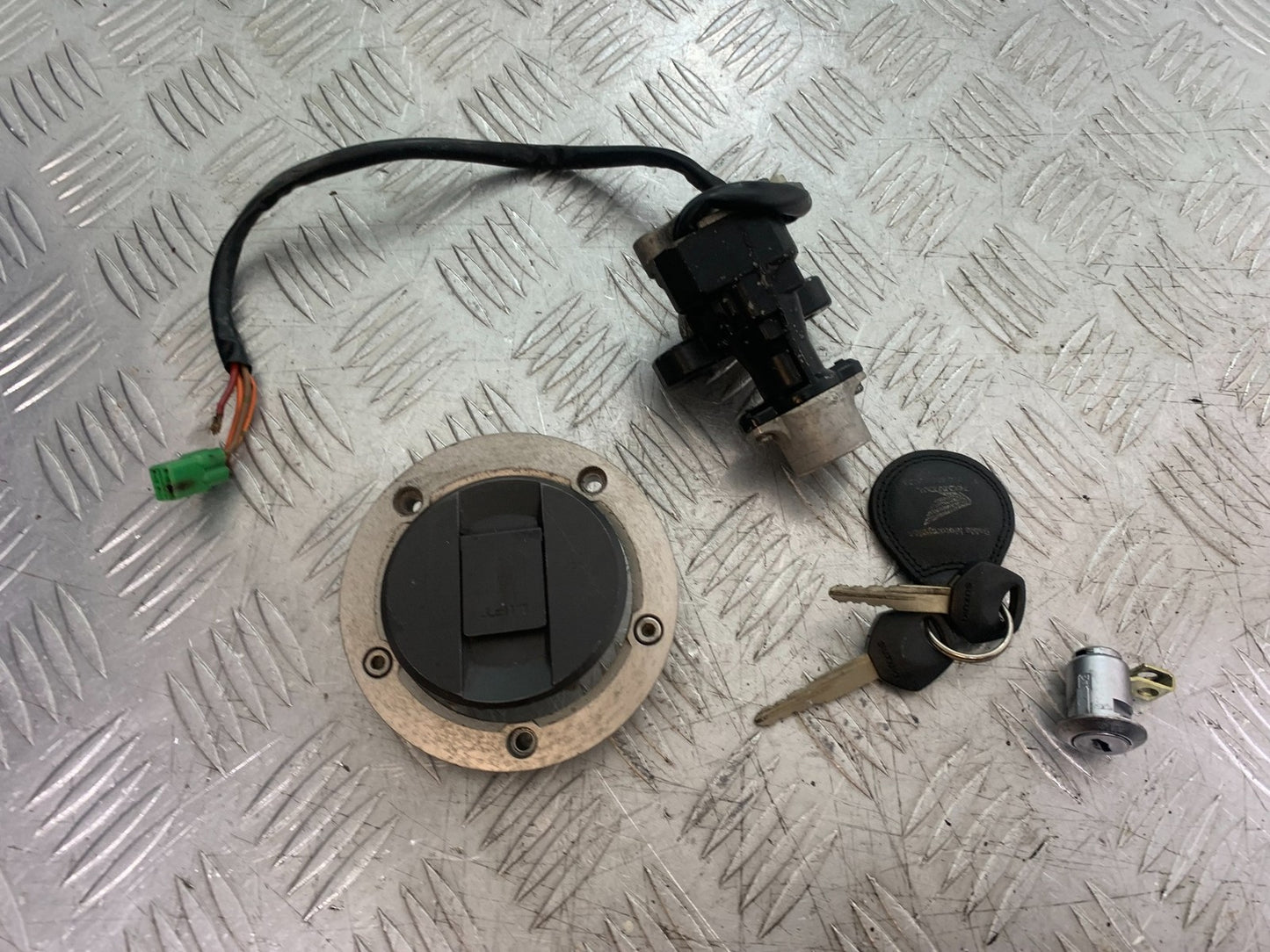 SUZUKI SV1000 SV 1000 S LOCKS AND KEYS    YEAR 2003-2007 (CMB1293)