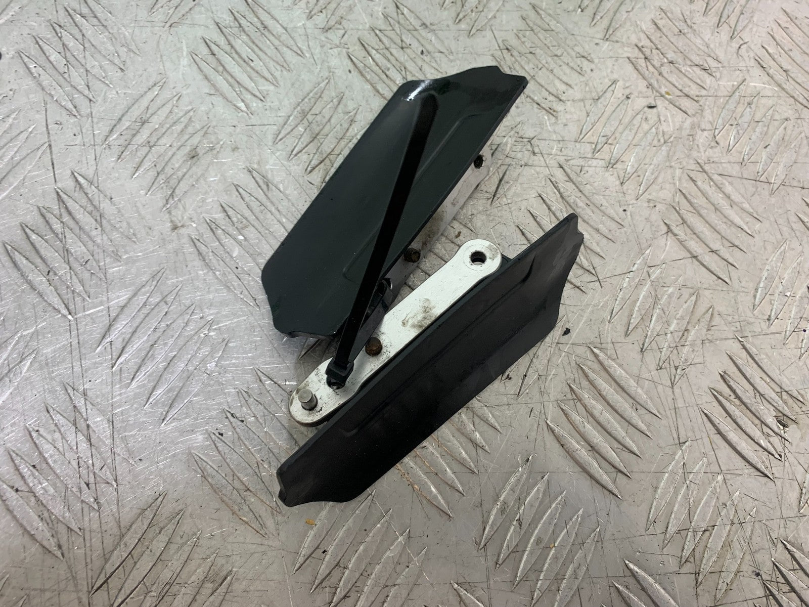 TRIUMPH 1050 SPEED TRIPLE FRONT MUDGUARD INFILLS YEAR 2005-2007 (CMB1322)
