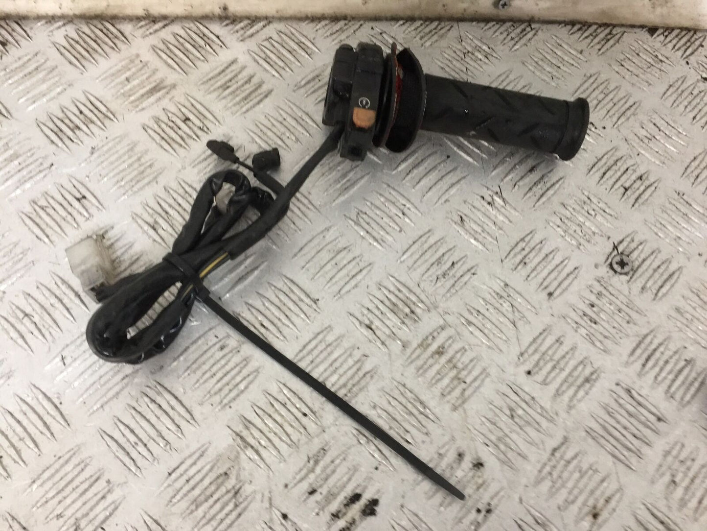 HONDA CBR125 CBR 125 RIGHT SWITCH GEAR   YEAR 2007-10 (STOCK 884)