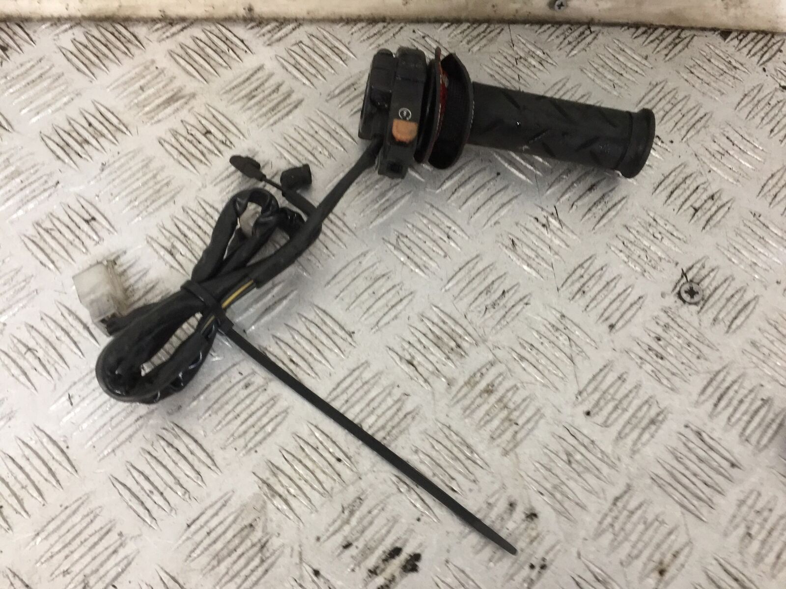 HONDA CBR125 CBR 125 RIGHT SWITCH GEAR   YEAR 2007-10 (STOCK 884)