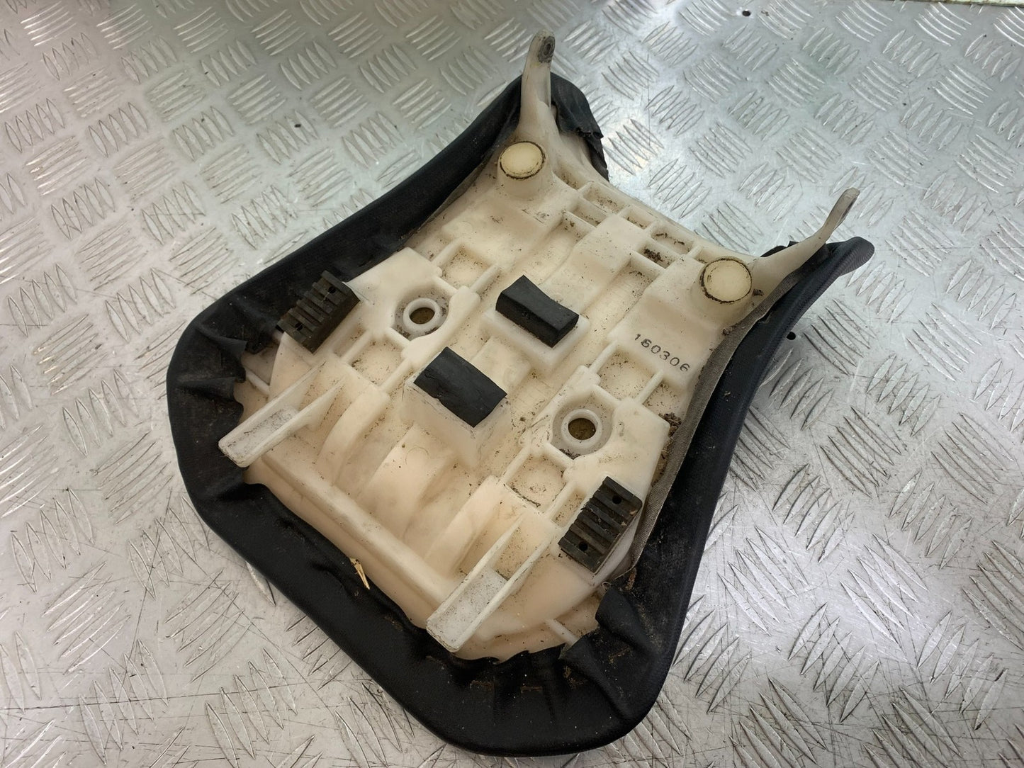 SUZUKI SV1000 SV 1000 FRONT SEAT YEAR 2003-2007 (CMB1293)