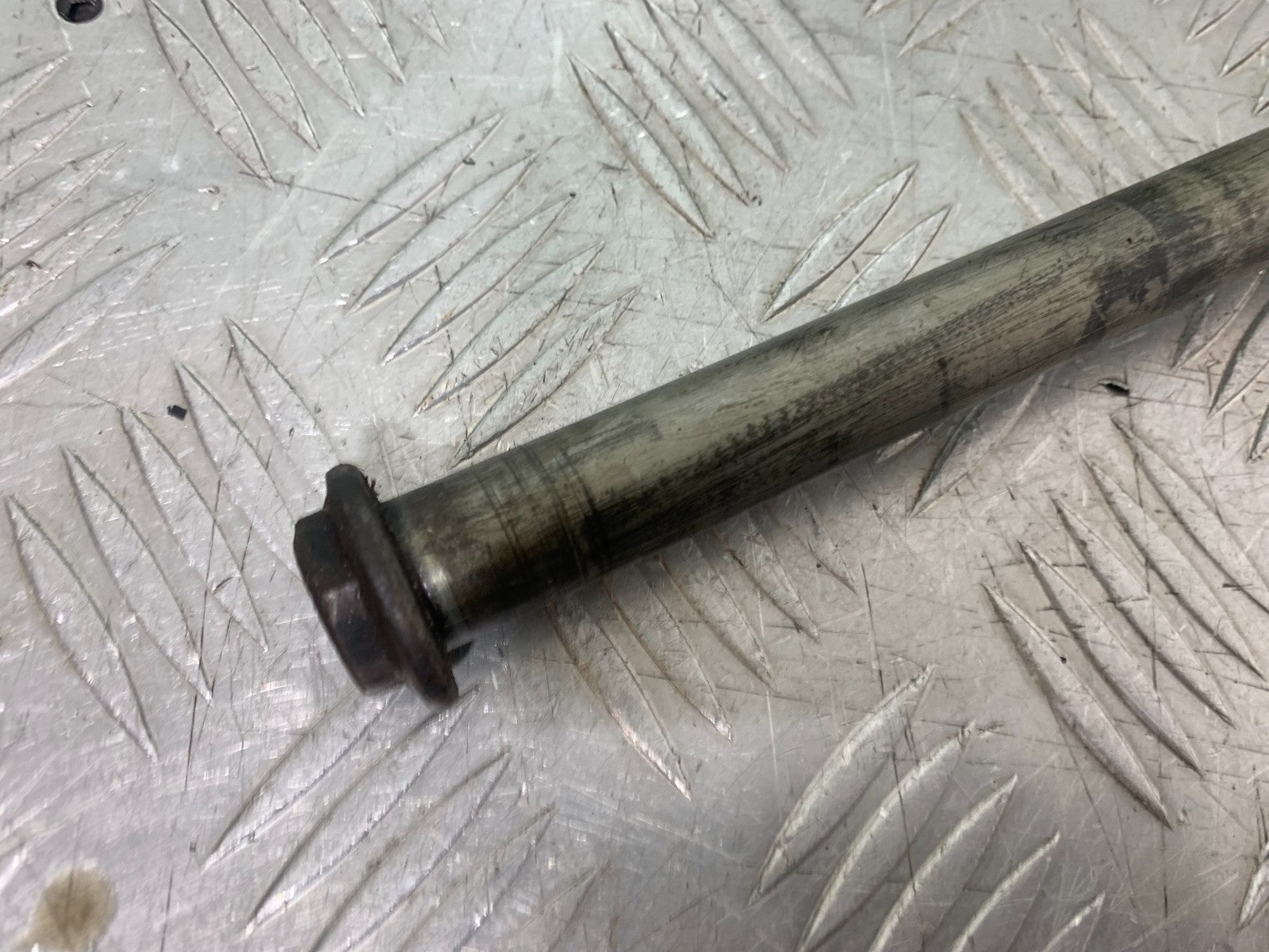 SUZUKI GSX1100 G GSX 1100 G  REAR WHEEL SPINDLE 1991-1996 (CMB1283)