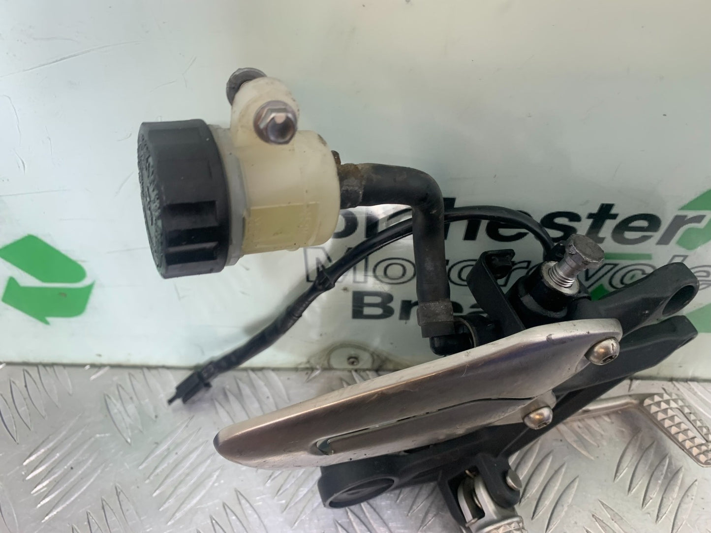 TRIUMPH 675 STREET TRIPLE FRONT RIGHT HANGER   2013-2016 (CMB1186)