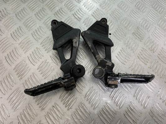 KAWASAKI ZZR1100 D REAR HANGERS AND PEGS YEAR 1993-2001 (CMB1189)