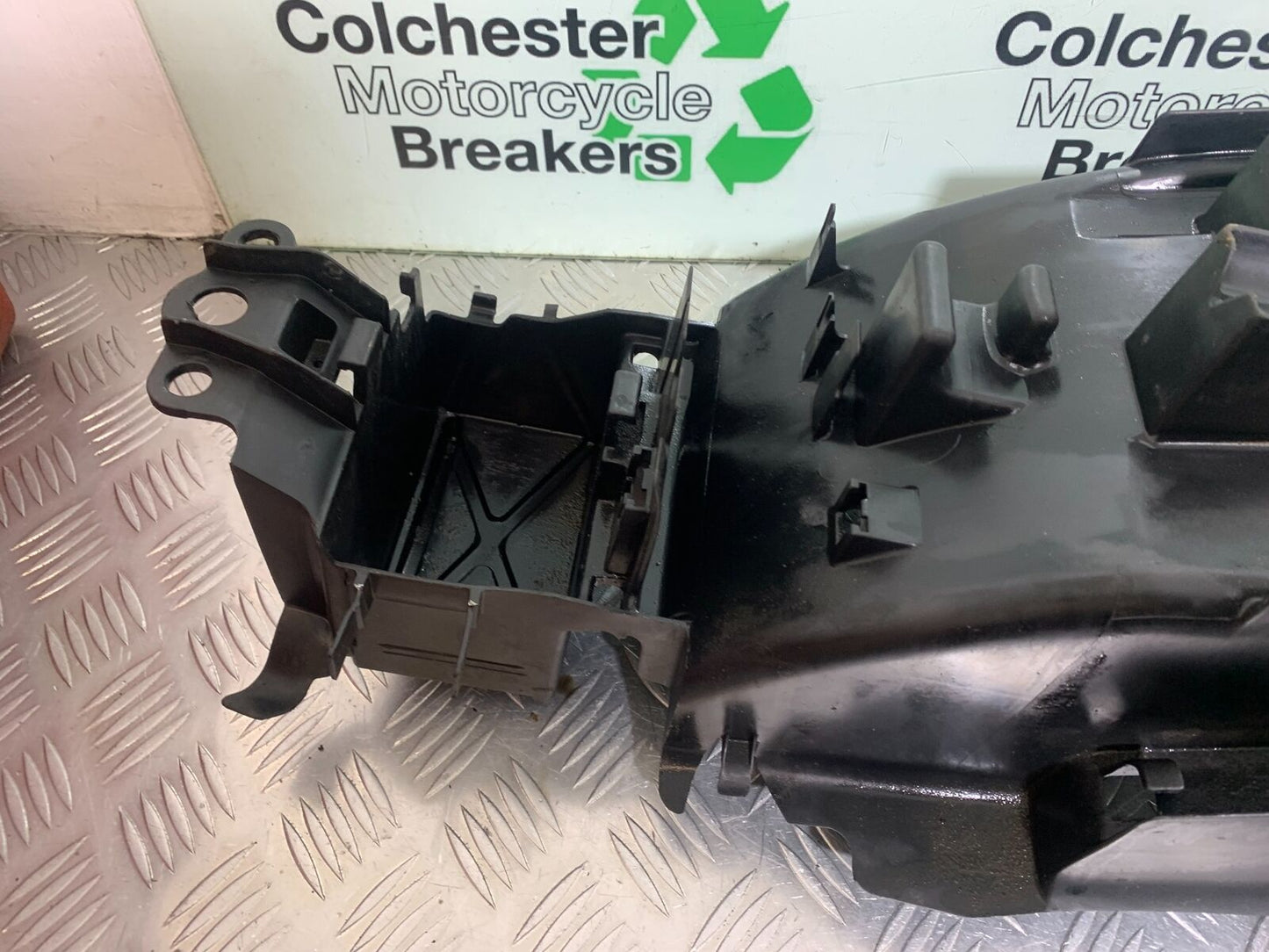 HONDA CBR1100 BLACKBIRD REAR MUDGUARD   YEAR 1999-2005 (CMB1103)