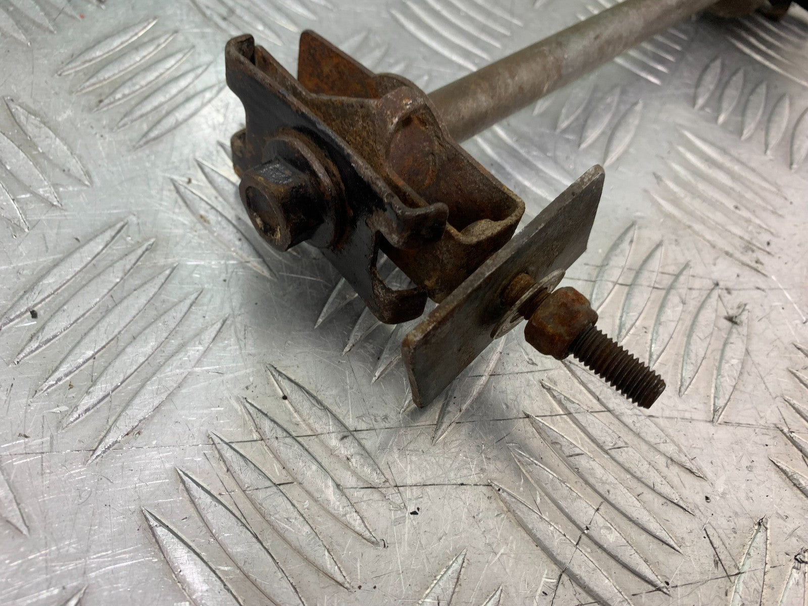 QINGQI QM125 GY-2B REAR WHEEL SPINDLE   YEAR 2016 (CMB1228)