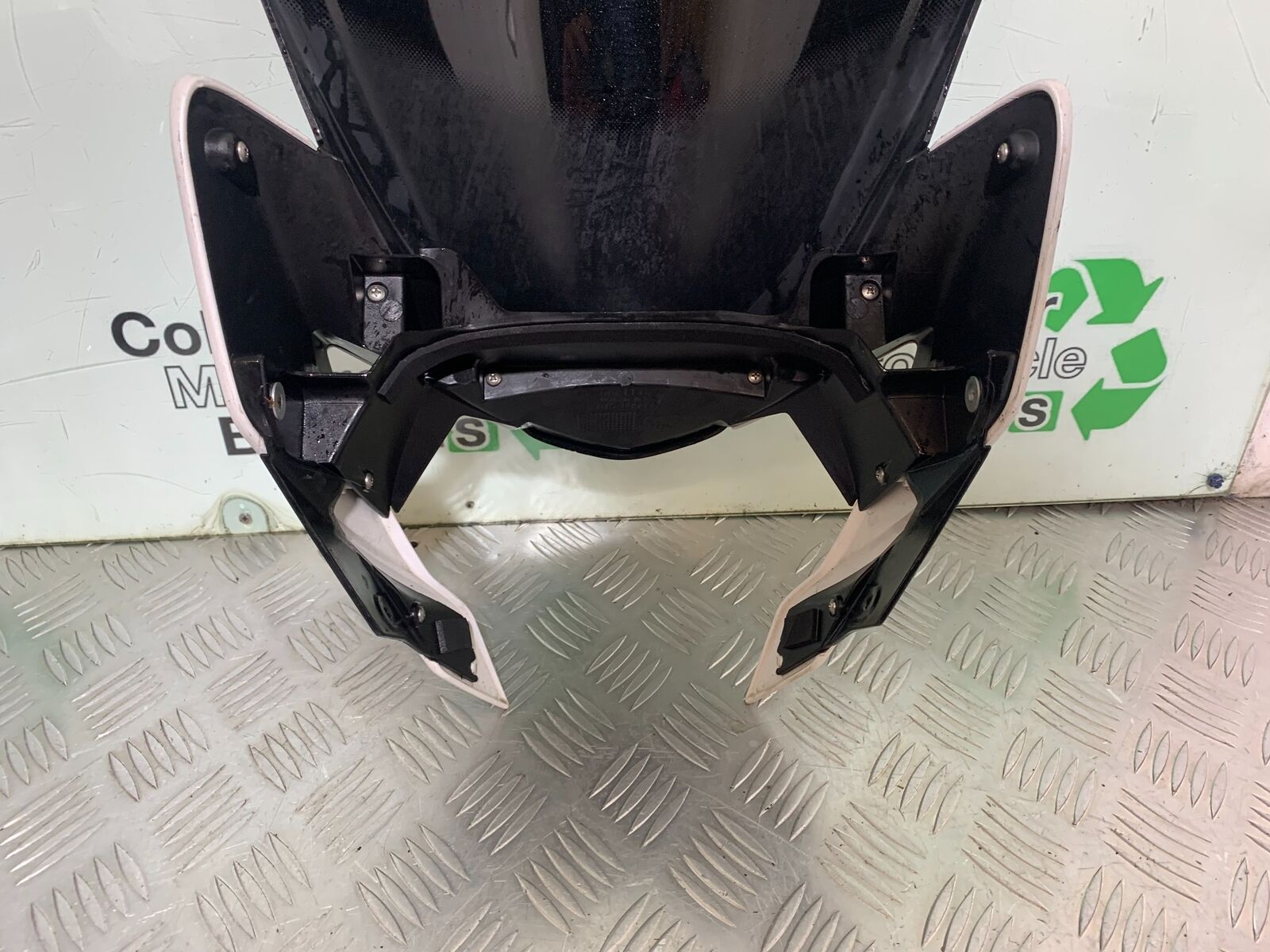 APRILIA SL750 SL 750 SHIVER TOP FAIRING AND SCREEN  YEAR 2012 (CMB1074)