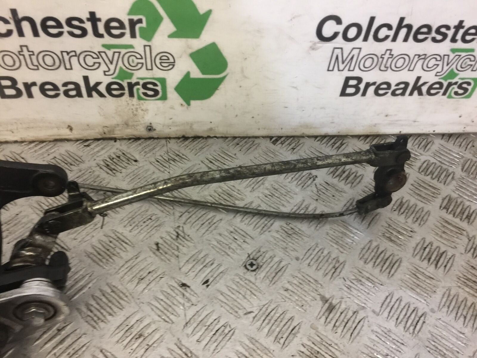 HONDA VT750 VT 750 SHADOW FRONT RIGHT HANGER YEAR 1998-99 (STOCK 685)