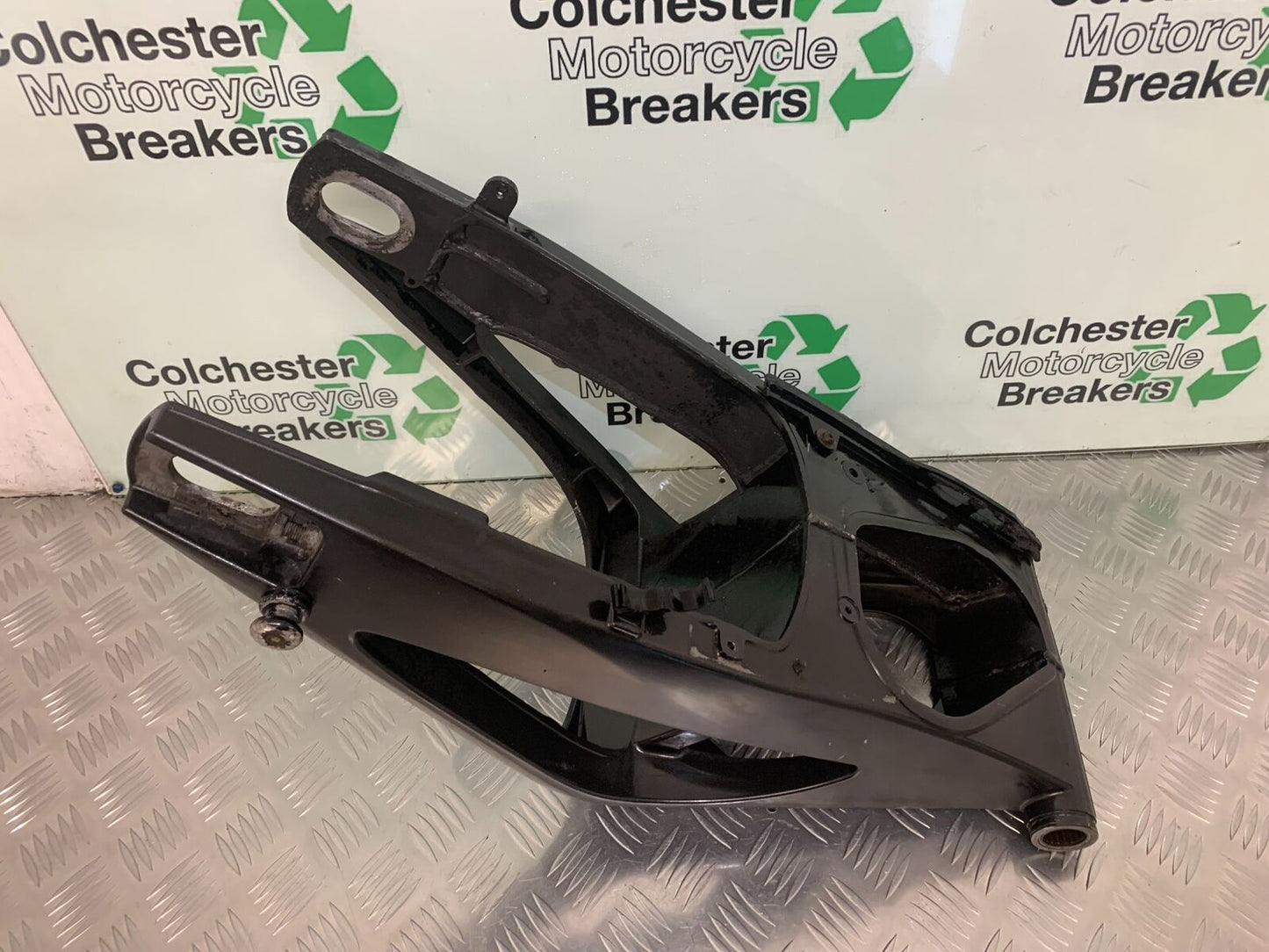 YAMAHA YZF R1 5VY SWINGARM  YEAR 2004-2006 (STOCK 953)