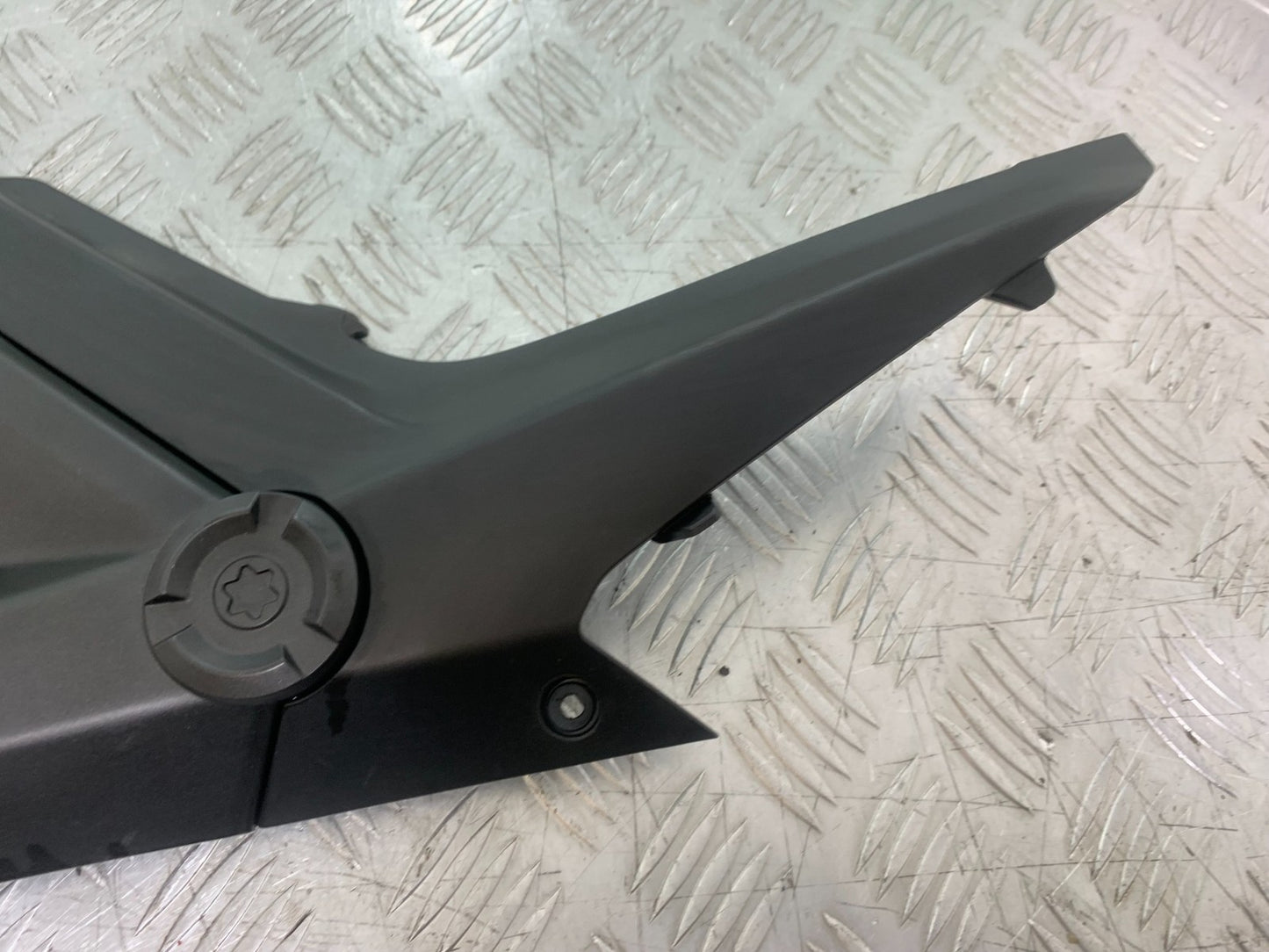 SINNIS TERRAIN 125 LEFT SIDE PANEL  YEAR 2017-2020 (CMB1241)