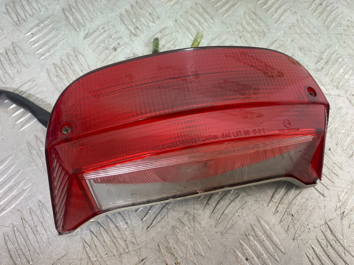 YAMAHA XJ900 XJ 900 DIVERSION REAR LIGHT  YEAR 1994-2002 (CMB1292)