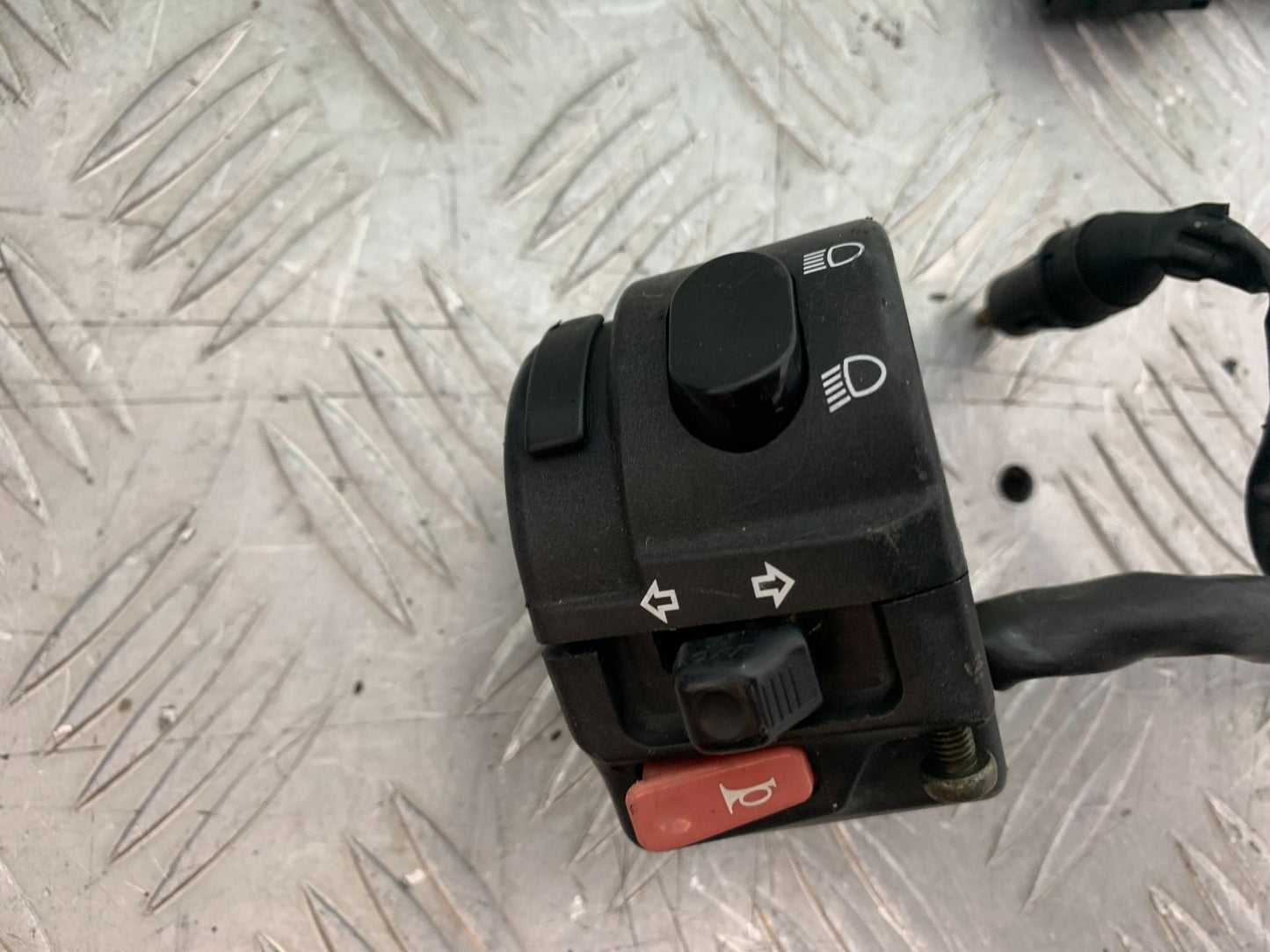 TRIUMPH 955i SPRINT ST LEFT SWITCH GEAR YEAR 1999-04 (CMB1230)