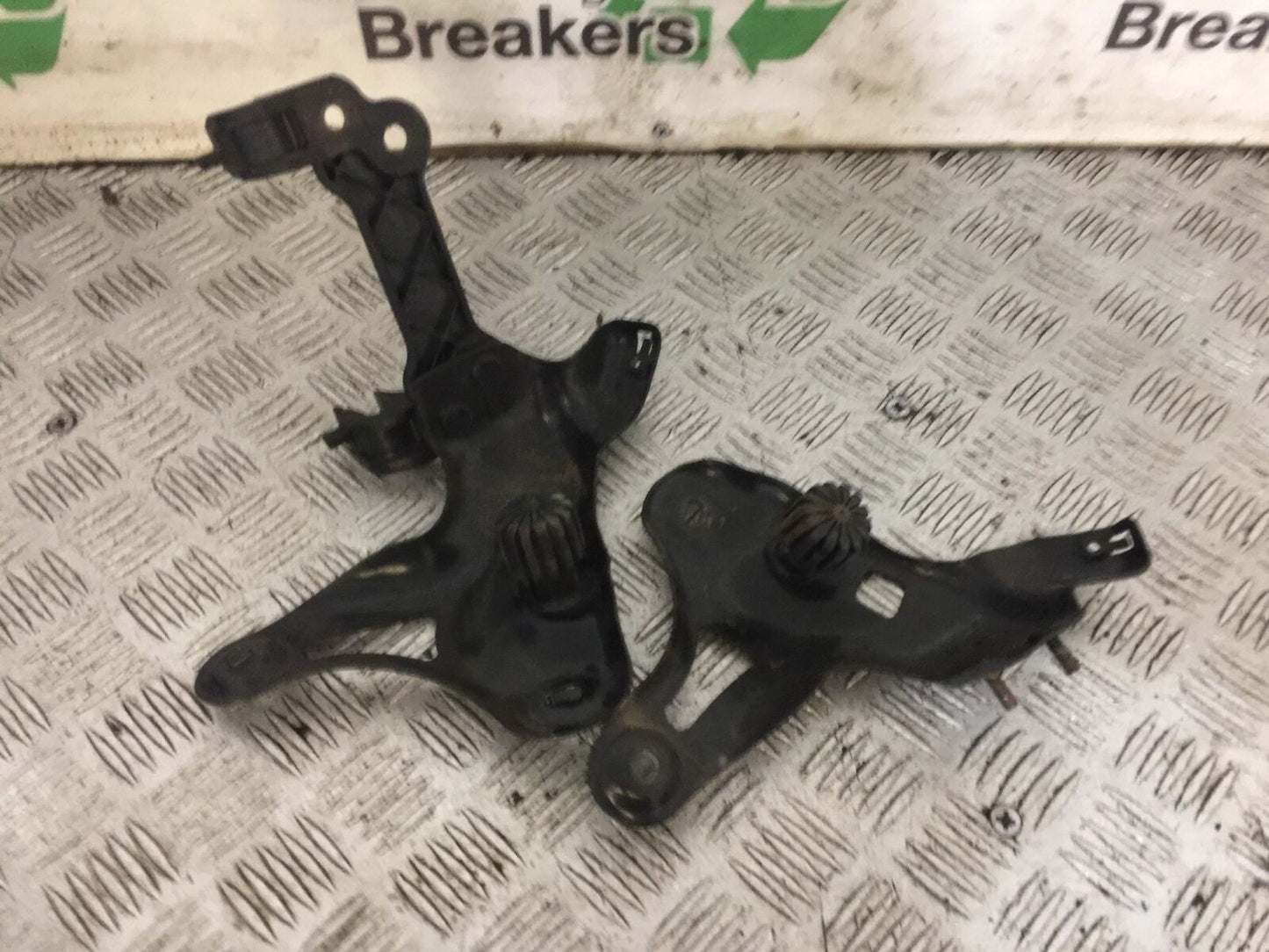 TRIUMPH TROPHY 1215 SE TANK BRACKETS    2012-2017 (STOCK 740)