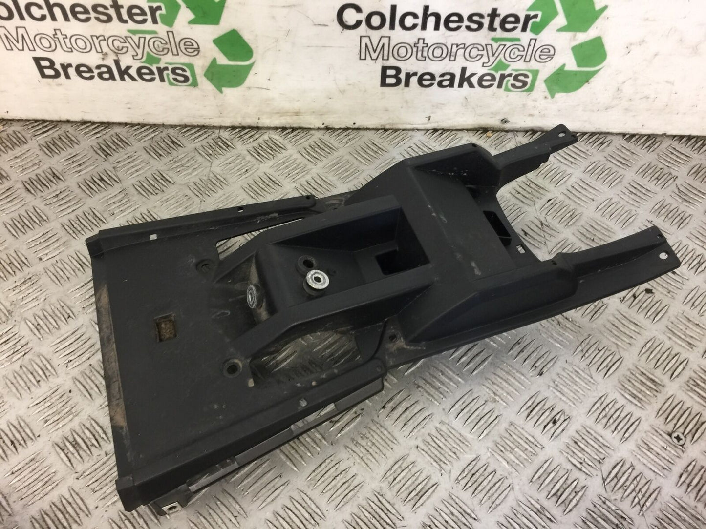 YAMAHA MT 125 MT125 UNDERTRAY YEAR 2014-2019 ABS (STOCK 477)