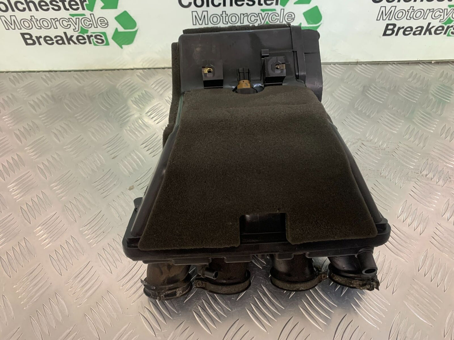 YAMAHA FJR1300 FJR 1300 AIRBOX  YEAR 2001-05 (STOCK 946)